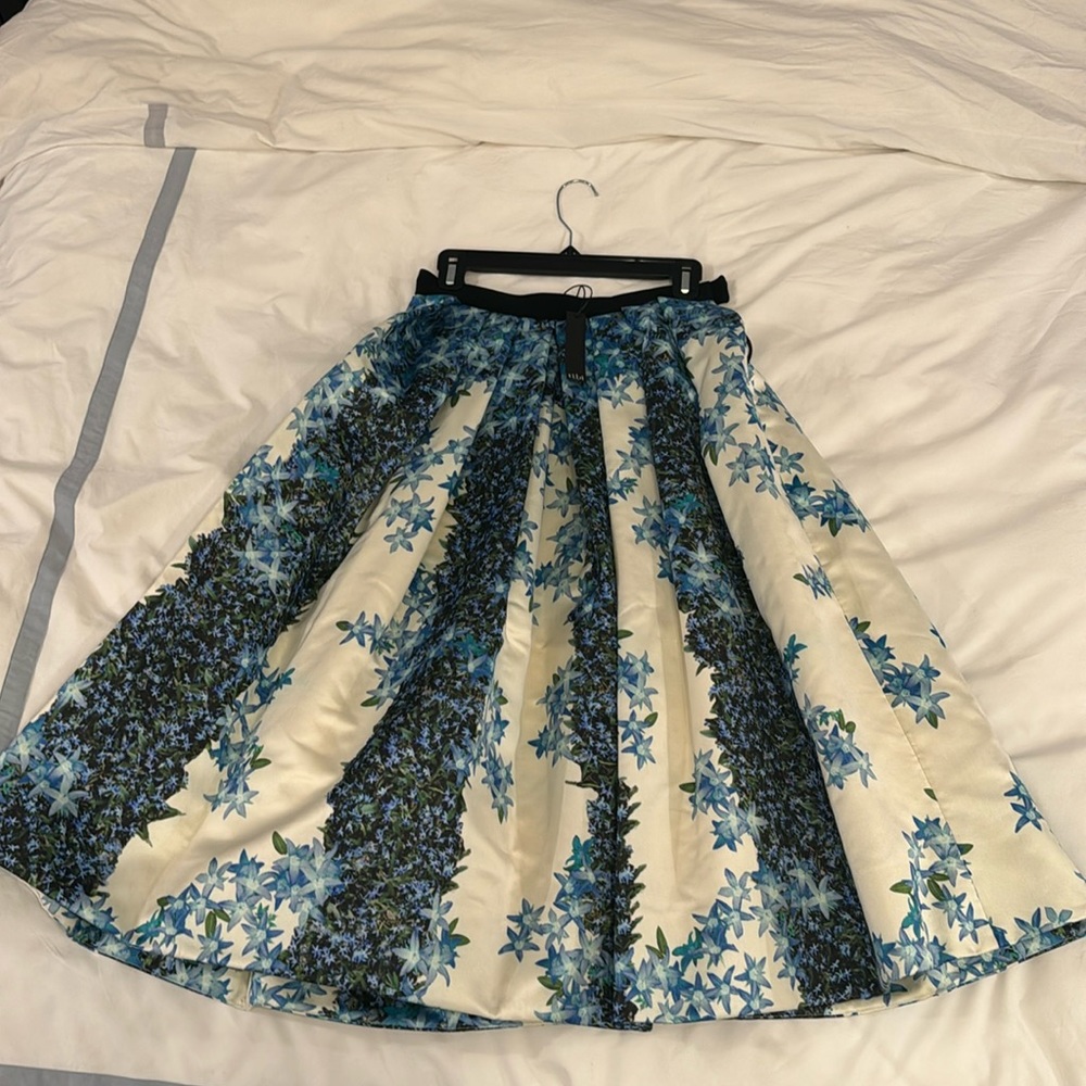 💙Tibi 100% Silk Sidewalk Floral Midi Skirt, brand new with tags - Picture 9 of 15
